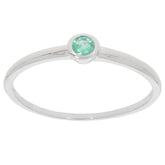 Round green emerald sterling silver ring with a sparkling gemstone, perfect for elegant style and sophistication.